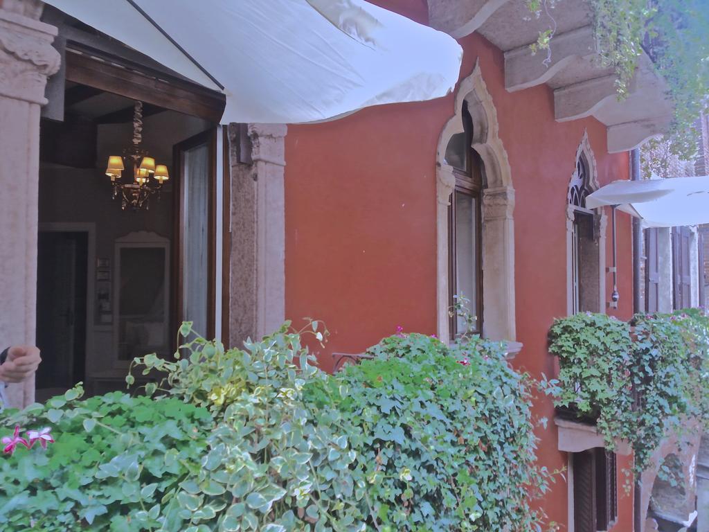 Vecchia & *